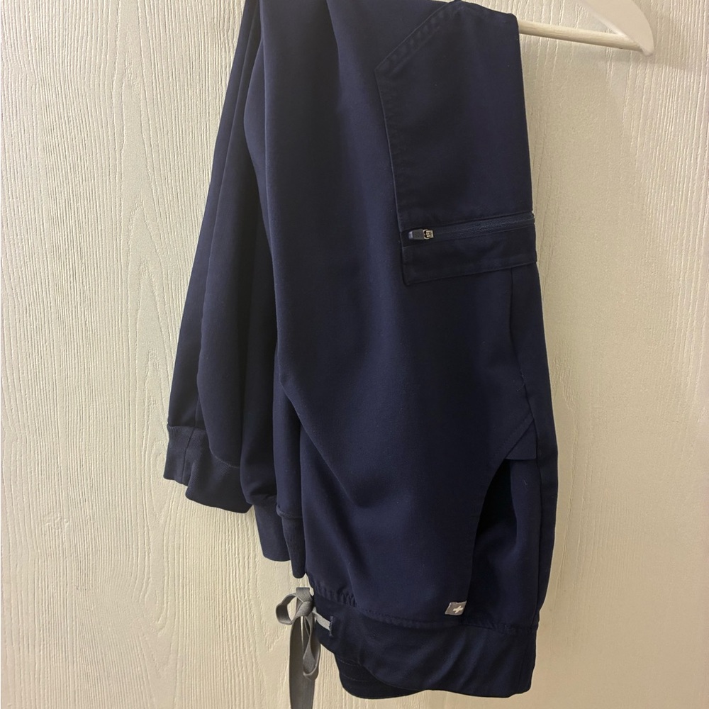 Figs Technical Collection Jogger Pants in Navy Blue, Size small